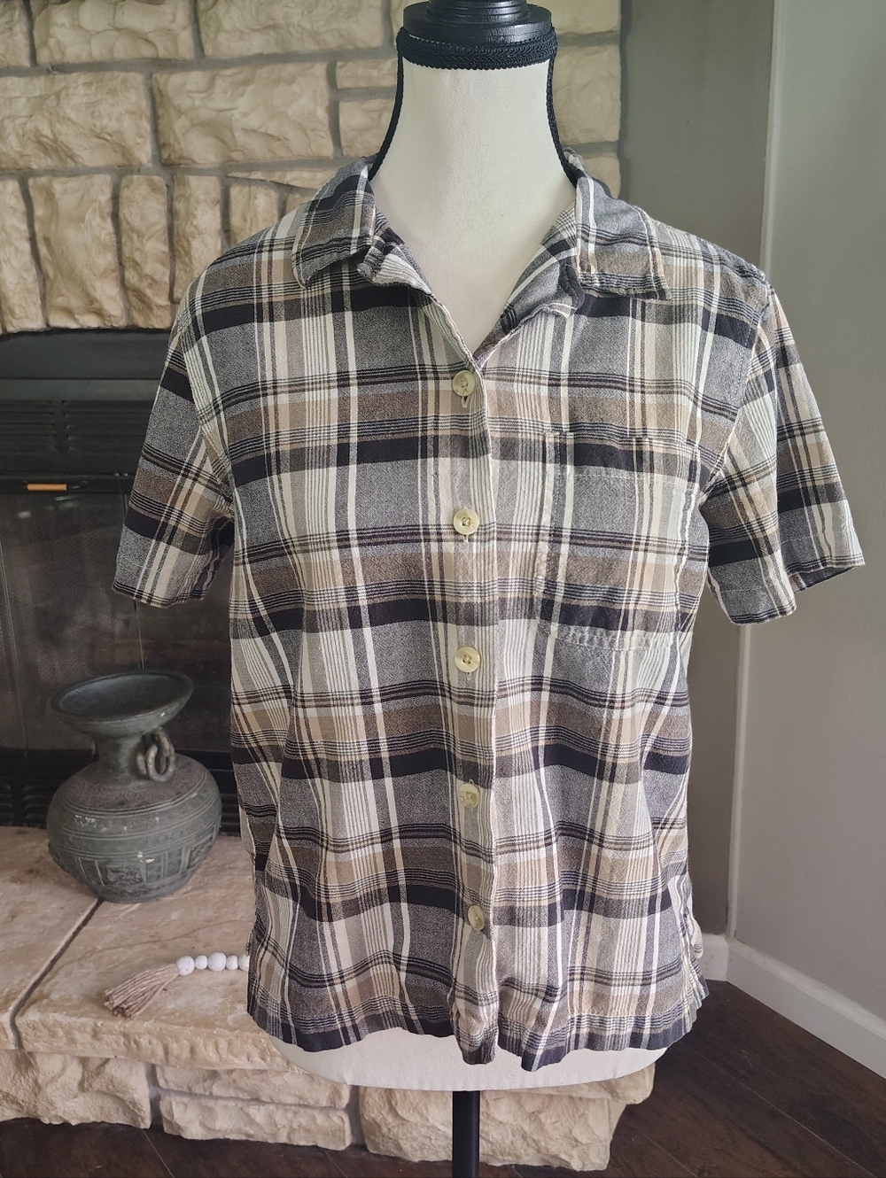 Jaclyn Smith Beige, Black & Cream Plaid Short-Sleeve Button-Up Shirt Size Medium